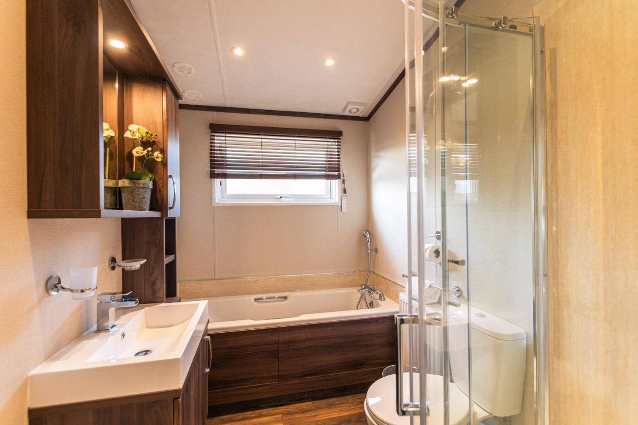 Sutton Lodge With Hot Tub York Bagian luar foto