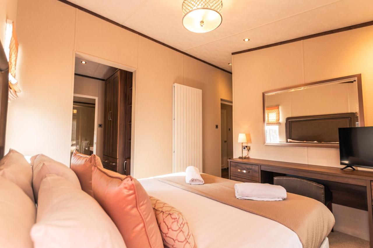 Sutton Lodge With Hot Tub York Bagian luar foto