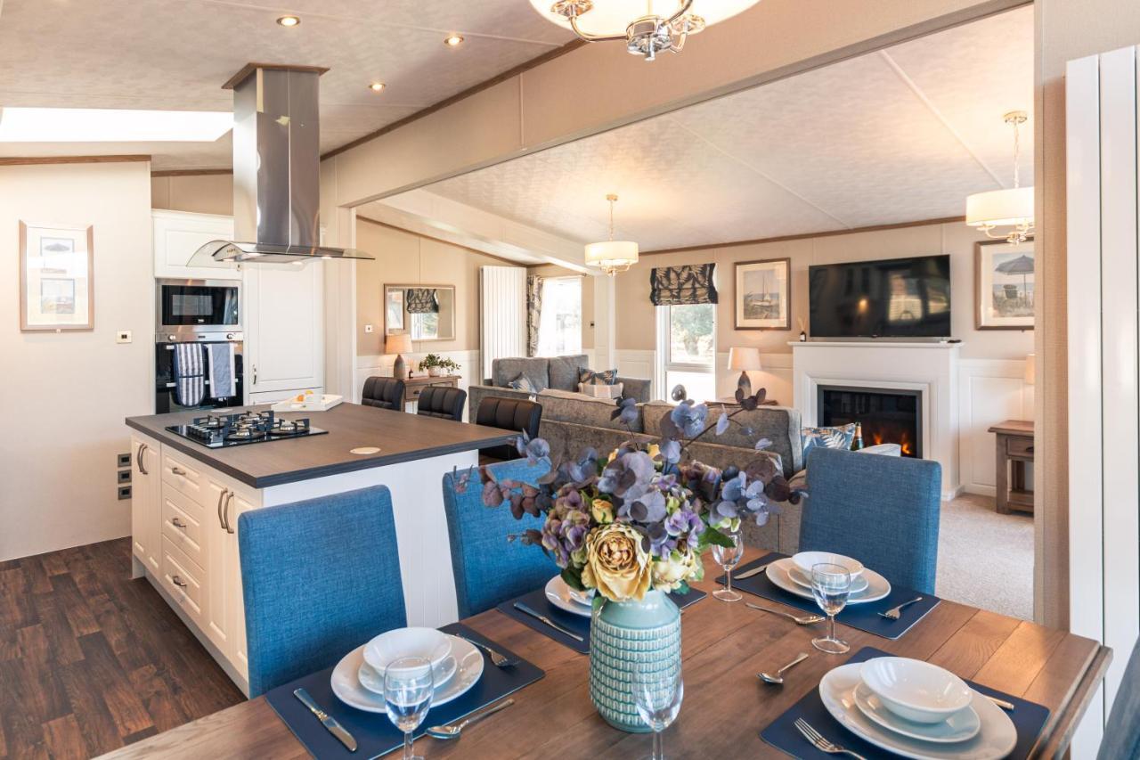 Sutton Lodge With Hot Tub York Bagian luar foto